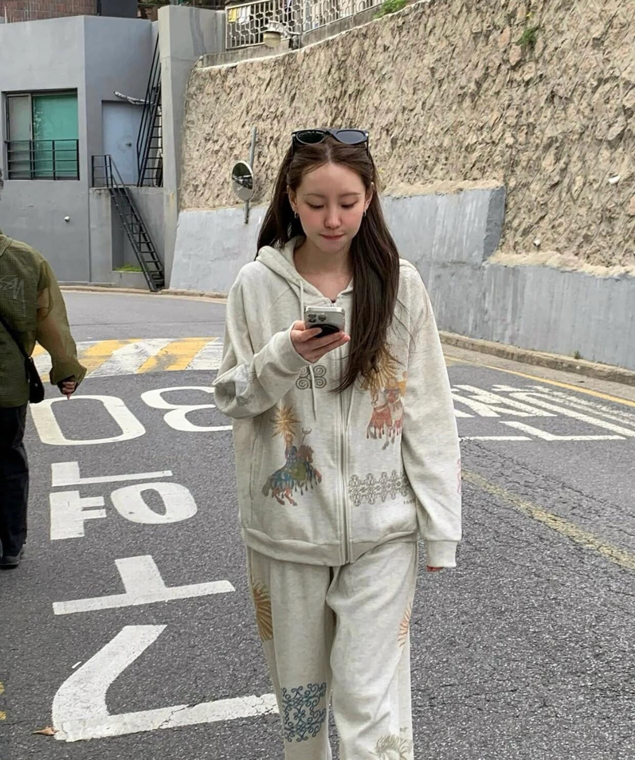 Jennie Collaborated Streetwear - Streetwear Brand Collaborations ulasan dan harga